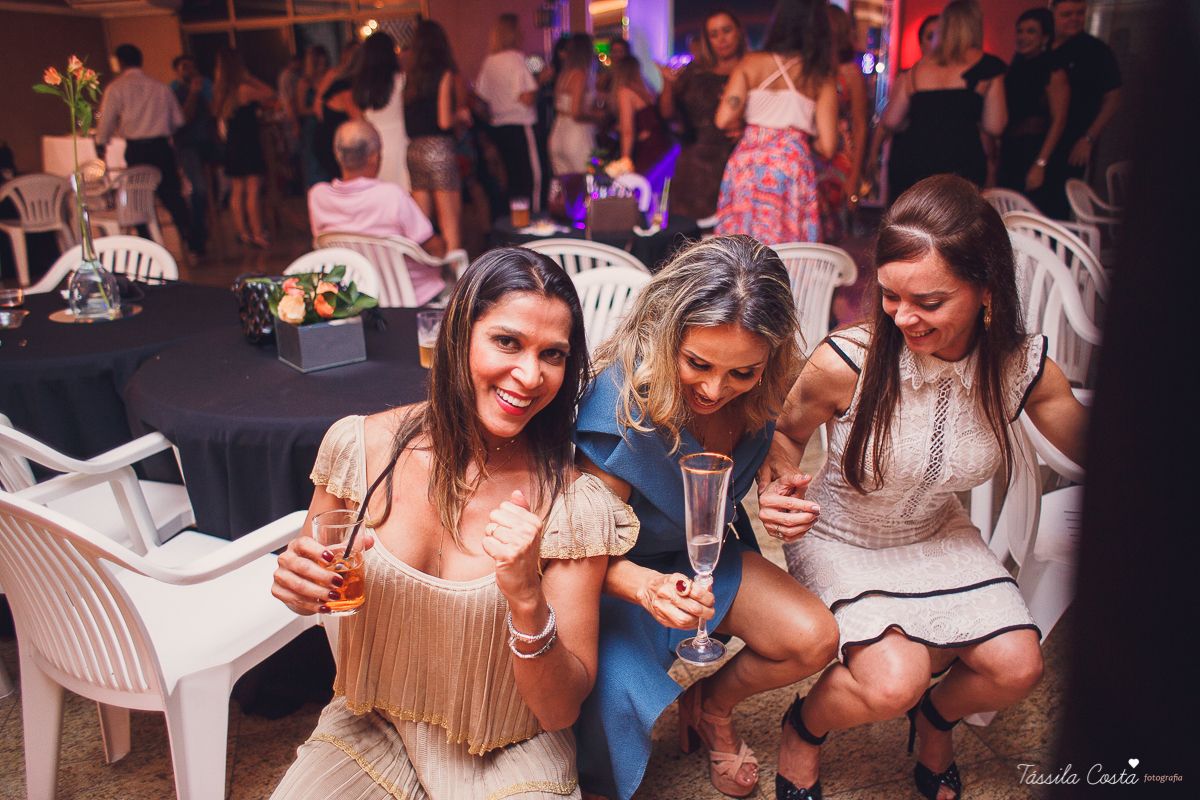 fotos lindas de bodas de coral, festa de 35 anos de casamento, inspiração para bodas de coral, fotografia de casamento em Vila Velha - ES, Praia da Costa, festa linda no prédio da Praia da Costa, Tássila Costa, Zilma e Delcio, Ed. Lausane Praia da Costa
