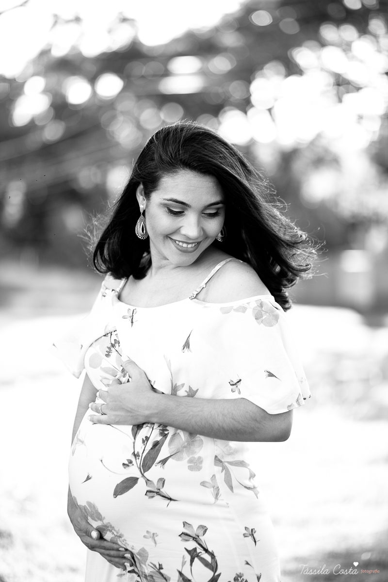 ensaio de gestante feito na ilha do frade, Vitória ES, fotografias de grávida, poses para ensaio de gestante com 1 filho, segundo filho do casal, pais de meninos, mundo azul, fotografia de família em Vitória, gestação, Vitória Apart, parto no Vitória Apar
