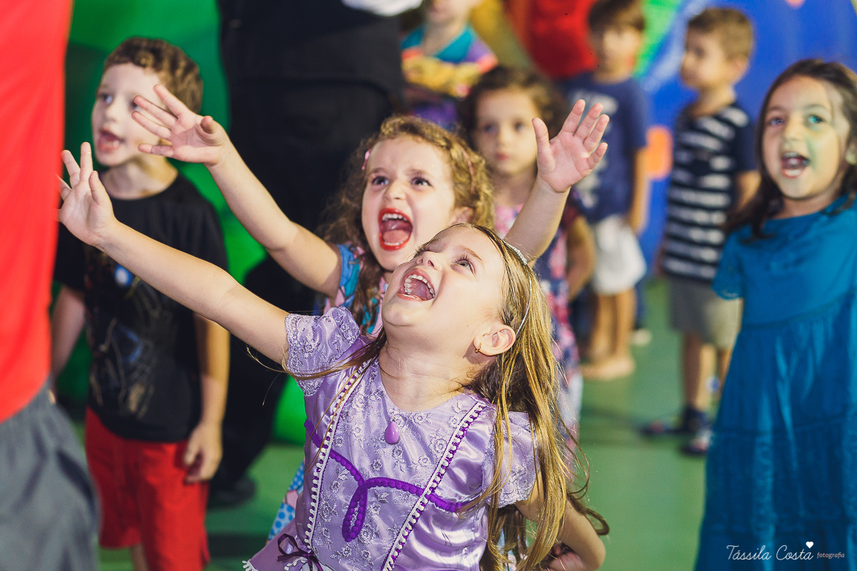 aniversário de 5 anos da princesa Sophia, decoração simples e linda tema princesa Sophia, festa em Vitória ES, festa em prédio, fotografia de aniversário infantil em vitória es, Praia do Canto ES