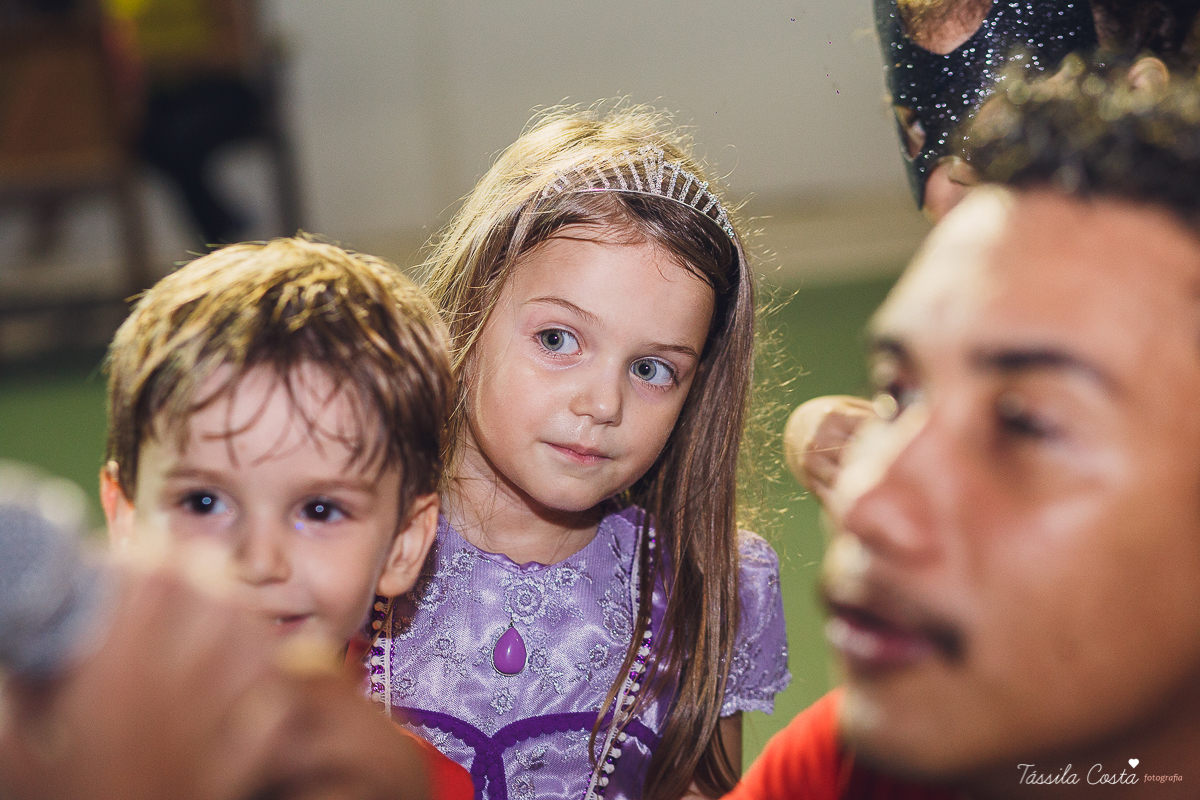 aniversário de 5 anos da princesa Sophia, decoração simples e linda tema princesa Sophia, festa em Vitória ES, festa em prédio, fotografia de aniversário infantil em vitória es, Praia do Canto ES