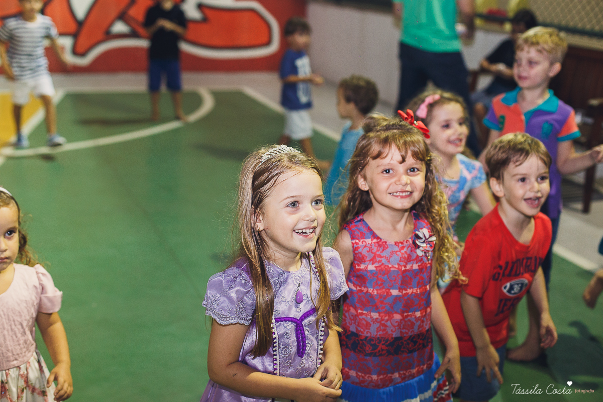 aniversário de 5 anos da princesa Sophia, decoração simples e linda tema princesa Sophia, festa em Vitória ES, festa em prédio, fotografia de aniversário infantil em vitória es, Praia do Canto ES