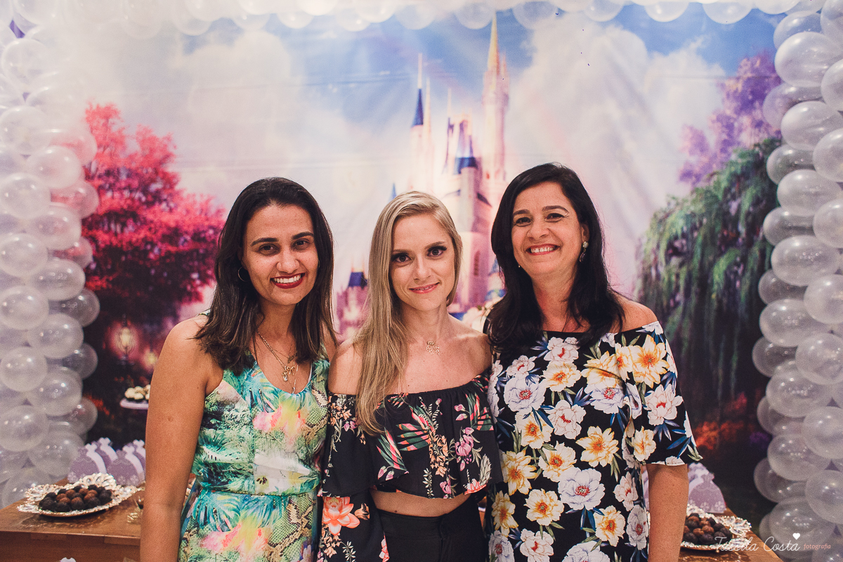 aniversário de 5 anos da princesa Sophia, decoração simples e linda tema princesa Sophia, festa em Vitória ES, festa em prédio, fotografia de aniversário infantil em vitória es, Praia do Canto ES