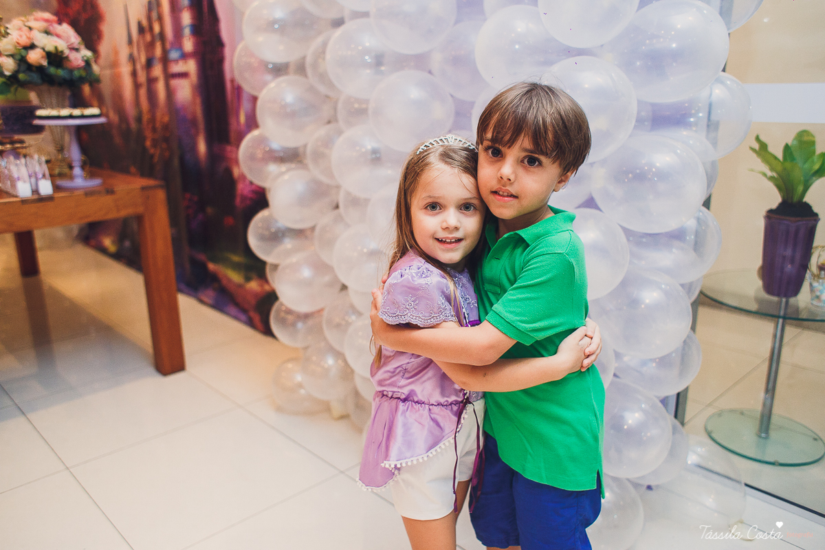aniversário de 5 anos da princesa Sophia, decoração simples e linda tema princesa Sophia, festa em Vitória ES, festa em prédio, fotografia de aniversário infantil em vitória es, Praia do Canto ES