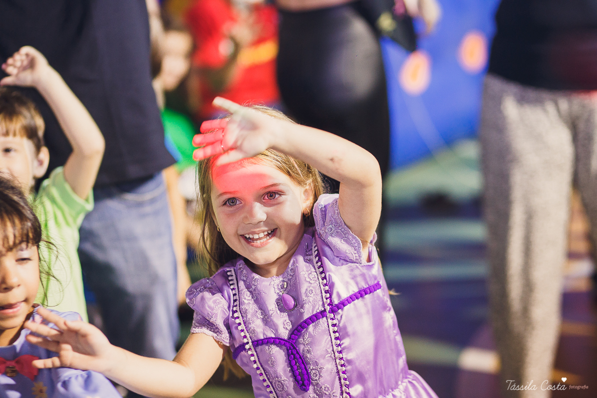 aniversário de 5 anos da princesa Sophia, decoração simples e linda tema princesa Sophia, festa em Vitória ES, festa em prédio, fotografia de aniversário infantil em vitória es, Praia do Canto ES