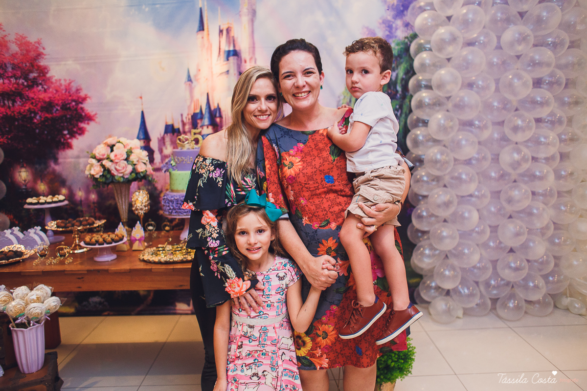 aniversário de 5 anos da princesa Sophia, decoração simples e linda tema princesa Sophia, festa em Vitória ES, festa em prédio, fotografia de aniversário infantil em vitória es, Praia do Canto ES