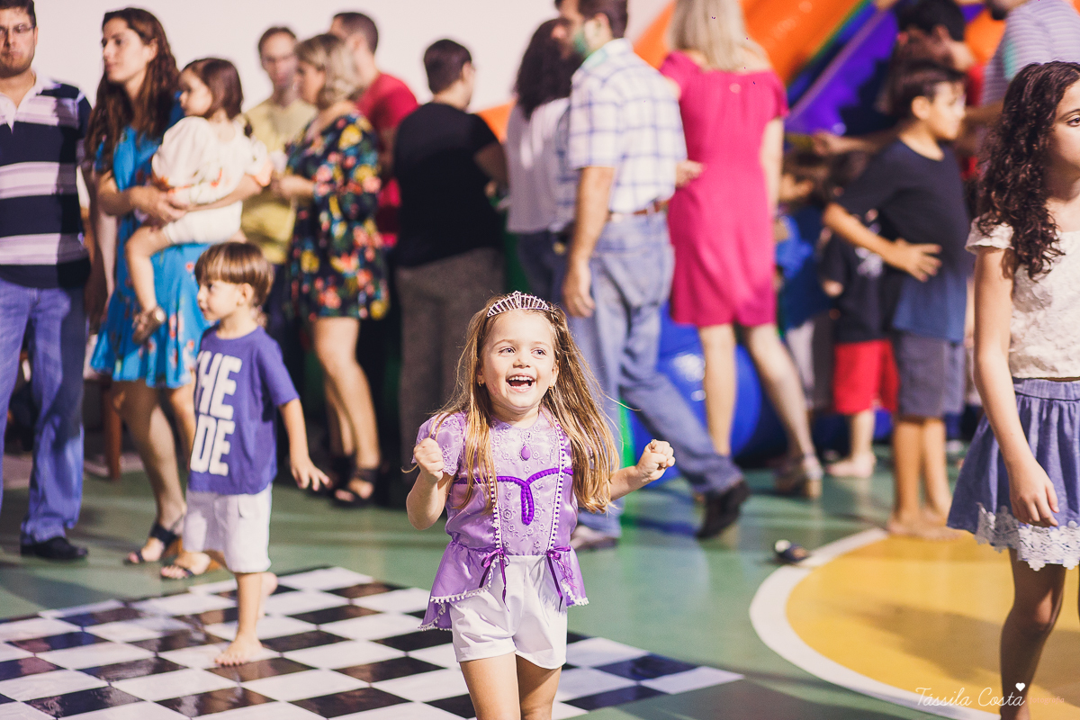 aniversário de 5 anos da princesa Sophia, decoração simples e linda tema princesa Sophia, festa em Vitória ES, festa em prédio, fotografia de aniversário infantil em vitória es, Praia do Canto ES
