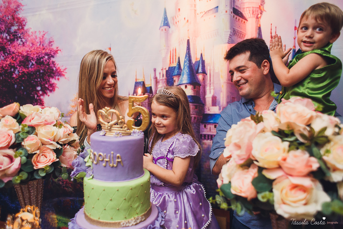 aniversário de 5 anos da princesa Sophia, decoração simples e linda tema princesa Sophia, festa em Vitória ES, festa em prédio, fotografia de aniversário infantil em vitória es, Praia do Canto ES