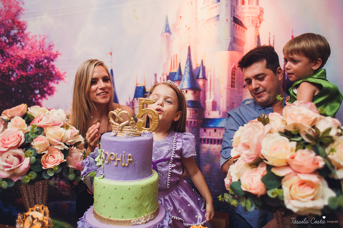 aniversário de 5 anos da princesa Sophia, decoração simples e linda tema princesa Sophia, festa em Vitória ES, festa em prédio, fotografia de aniversário infantil em vitória es, Praia do Canto ES