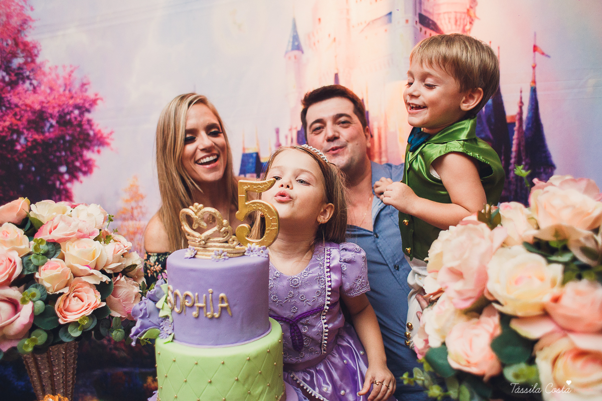 aniversário de 5 anos da princesa Sophia, decoração simples e linda tema princesa Sophia, festa em Vitória ES, festa em prédio, fotografia de aniversário infantil em vitória es, Praia do Canto ES
