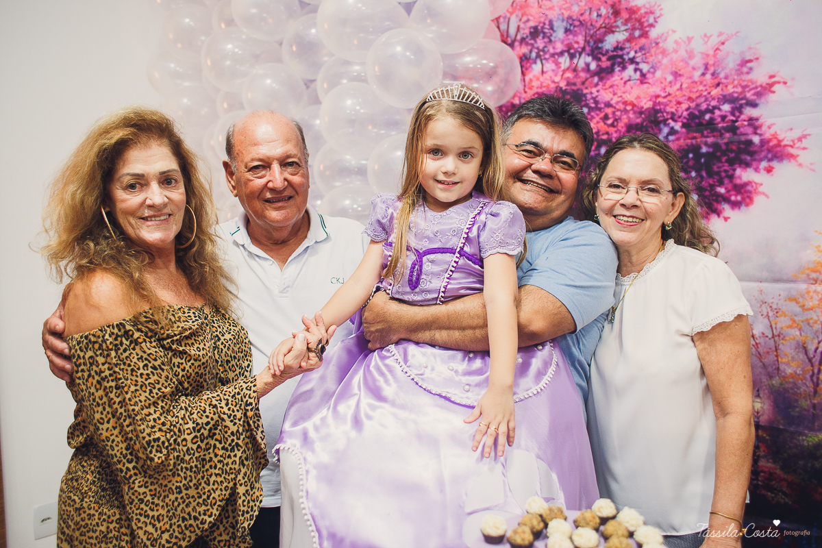 aniversário de 5 anos da princesa Sophia, decoração simples e linda tema princesa Sophia, festa em Vitória ES, festa em prédio, fotografia de aniversário infantil em vitória es, Praia do Canto ES