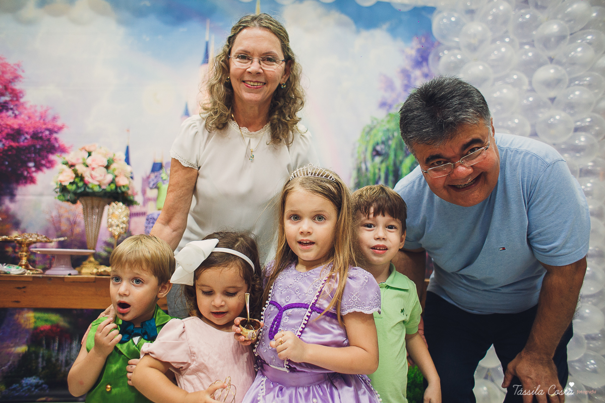 aniversário de 5 anos da princesa Sophia, decoração simples e linda tema princesa Sophia, festa em Vitória ES, festa em prédio, fotografia de aniversário infantil em vitória es, Praia do Canto ES