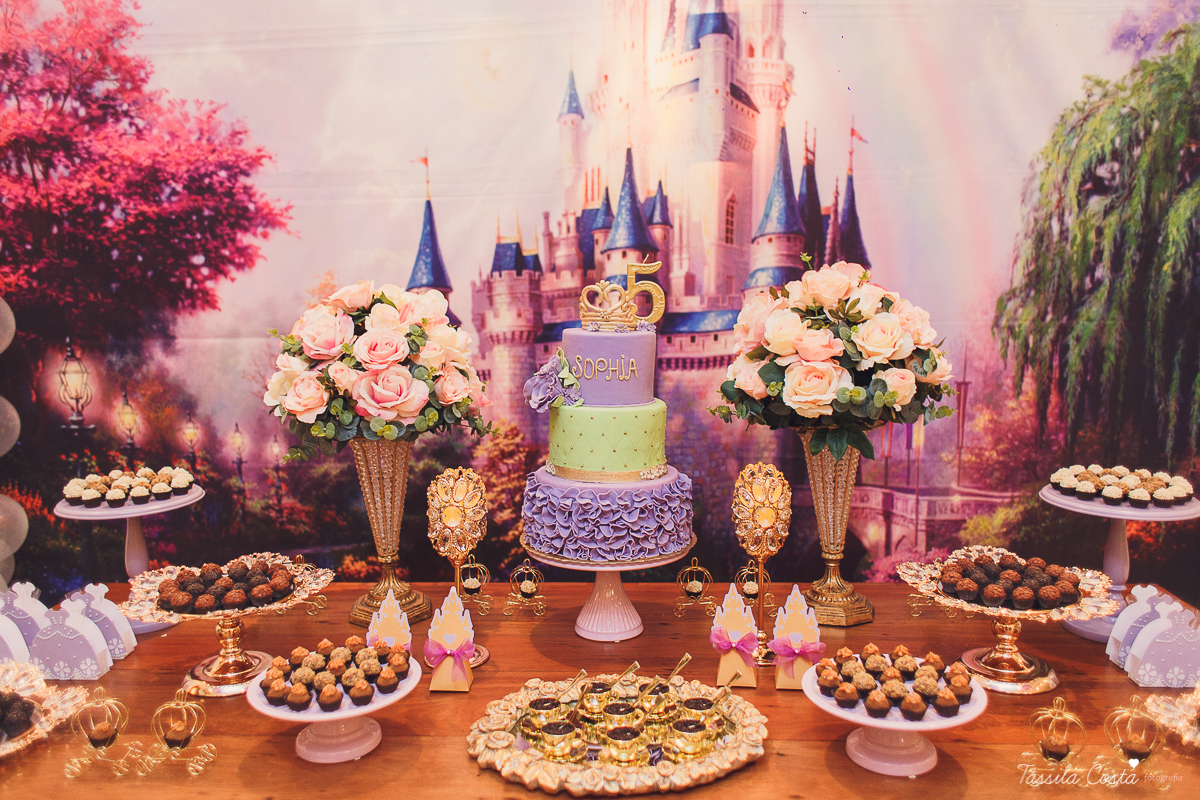 aniversário de 5 anos da princesa Sophia, decoração simples e linda tema princesa Sophia, festa em Vitória ES, festa em prédio, fotografia de aniversário infantil em vitória es, Praia do Canto ES