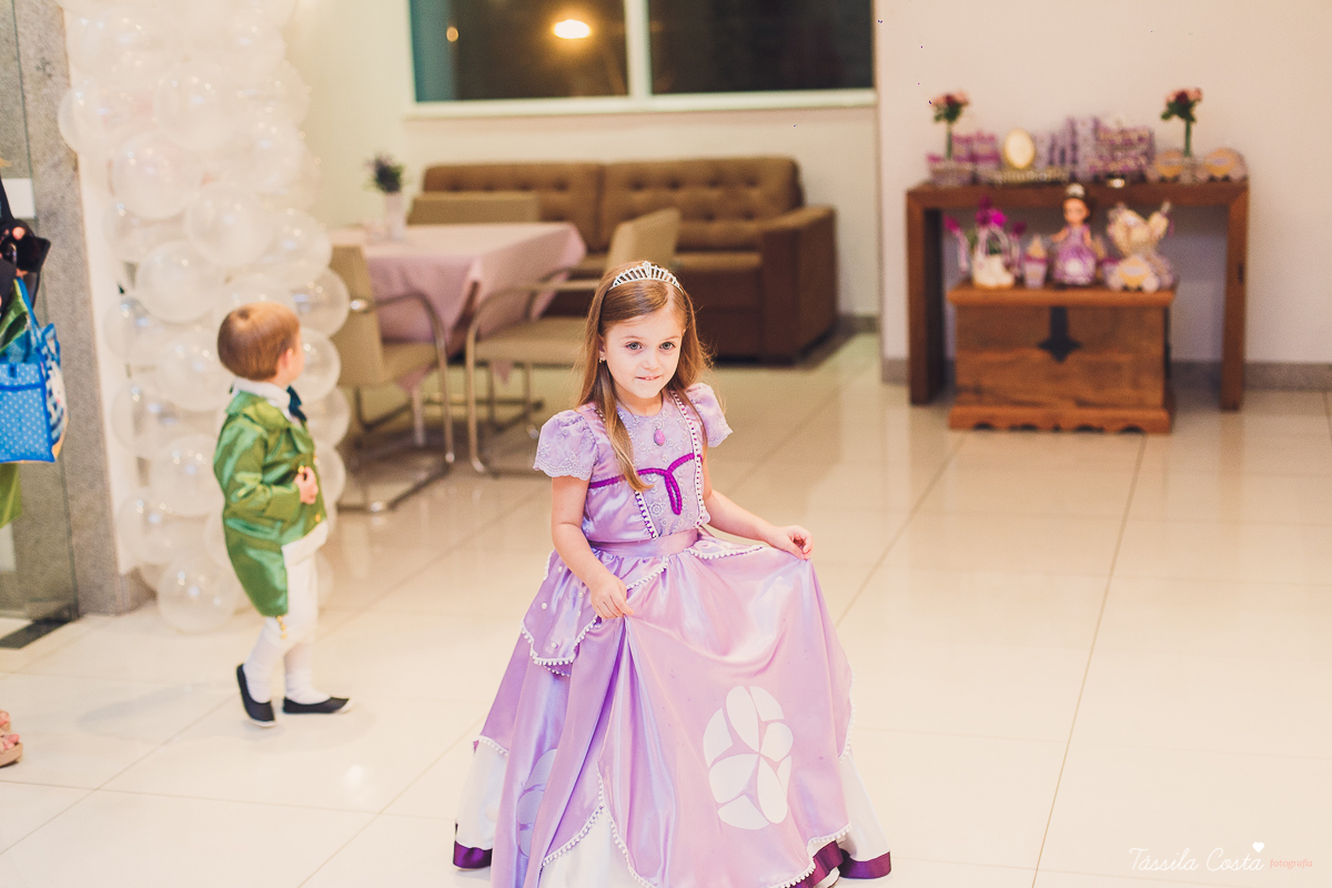 aniversário de 5 anos da princesa Sophia, decoração simples e linda tema princesa Sophia, festa em Vitória ES, festa em prédio, fotografia de aniversário infantil em vitória es, Praia do Canto ES