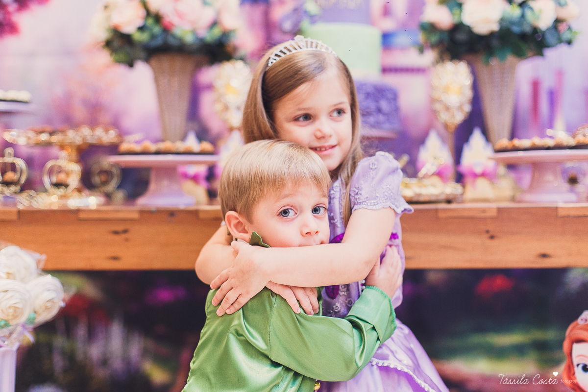 aniversário de 5 anos da princesa Sophia, decoração simples e linda tema princesa Sophia, festa em Vitória ES, festa em prédio, fotografia de aniversário infantil em vitória es, Praia do Canto ES