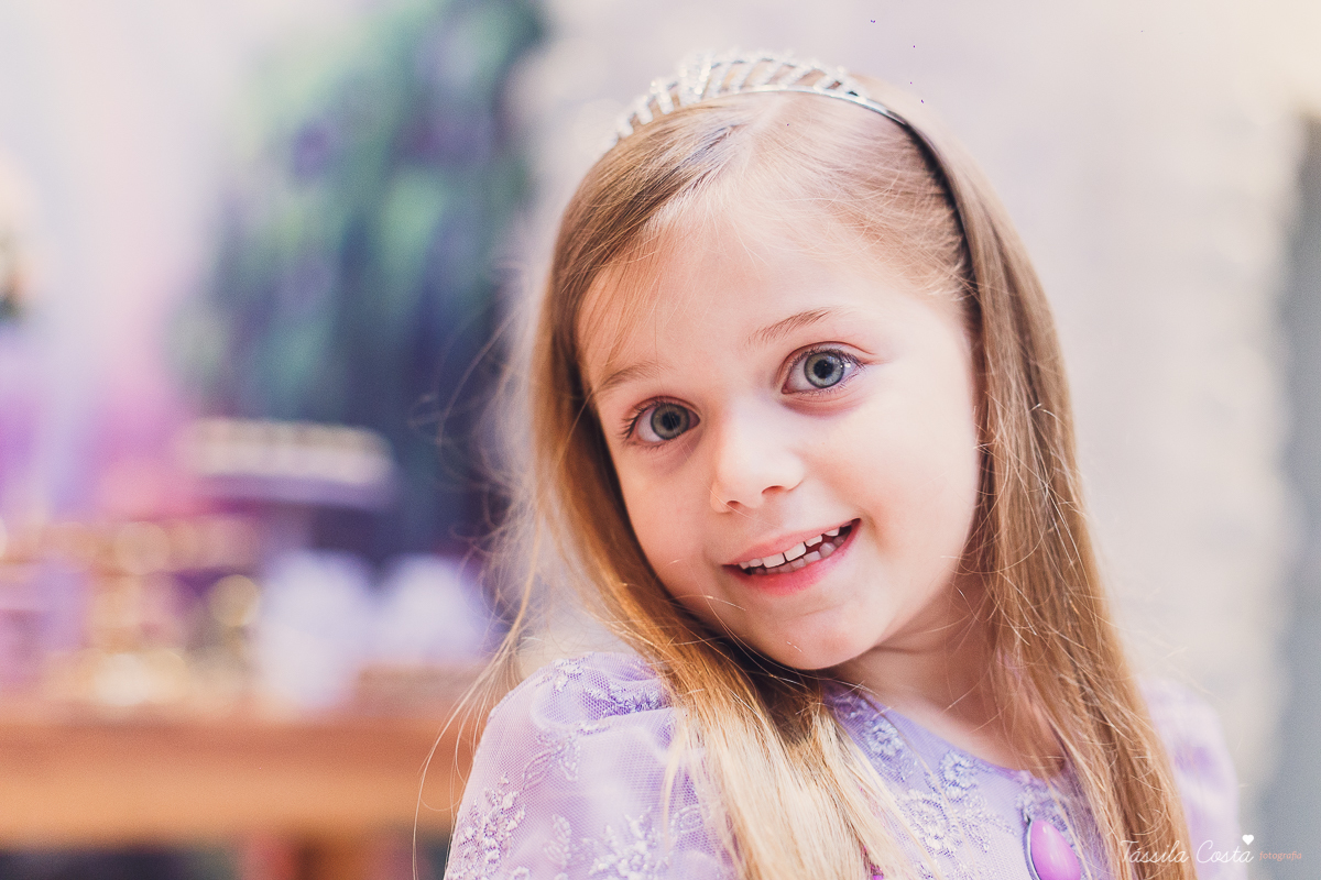 aniversário de 5 anos da princesa Sophia, decoração simples e linda tema princesa Sophia, festa em Vitória ES, festa em prédio, fotografia de aniversário infantil em vitória es, Praia do Canto ES