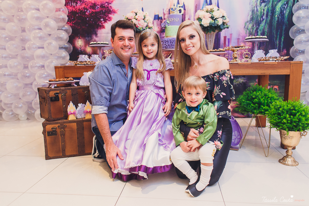 aniversário de 5 anos da princesa Sophia, decoração simples e linda tema princesa Sophia, festa em Vitória ES, festa em prédio, fotografia de aniversário infantil em vitória es, Praia do Canto ES