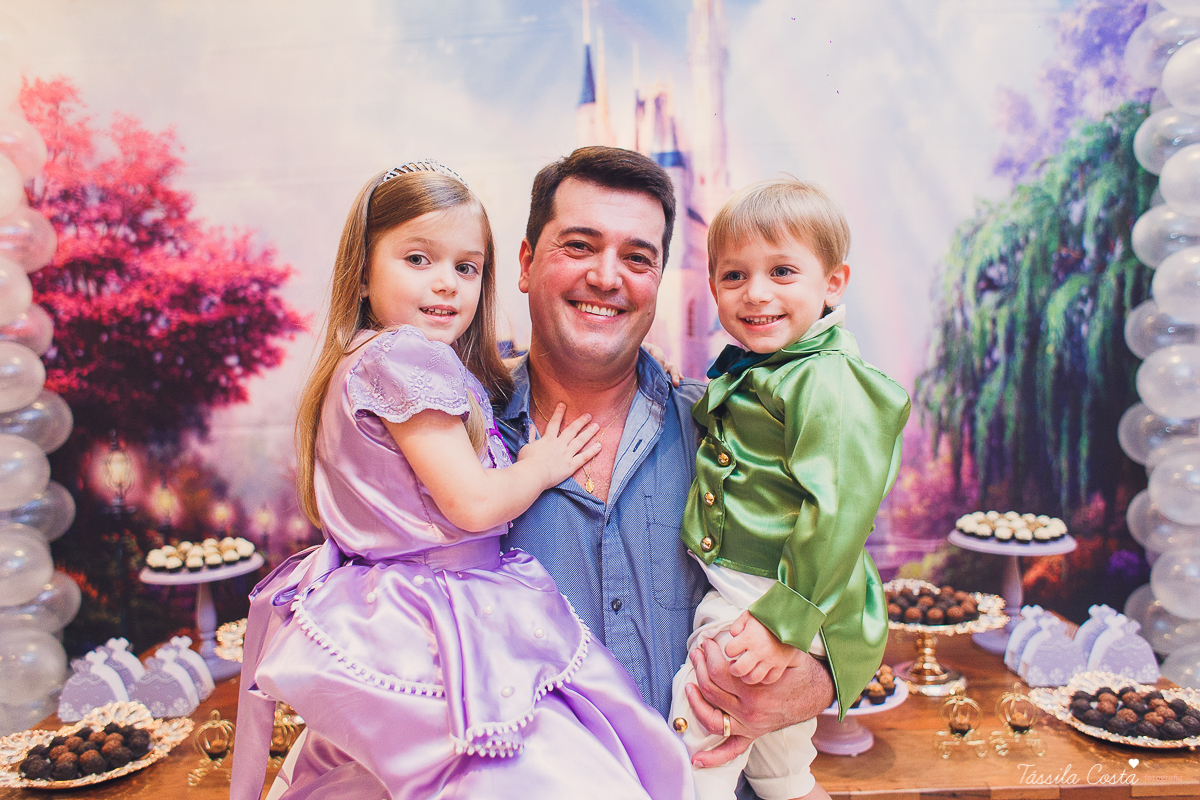 aniversário de 5 anos da princesa Sophia, decoração simples e linda tema princesa Sophia, festa em Vitória ES, festa em prédio, fotografia de aniversário infantil em vitória es, Praia do Canto ES