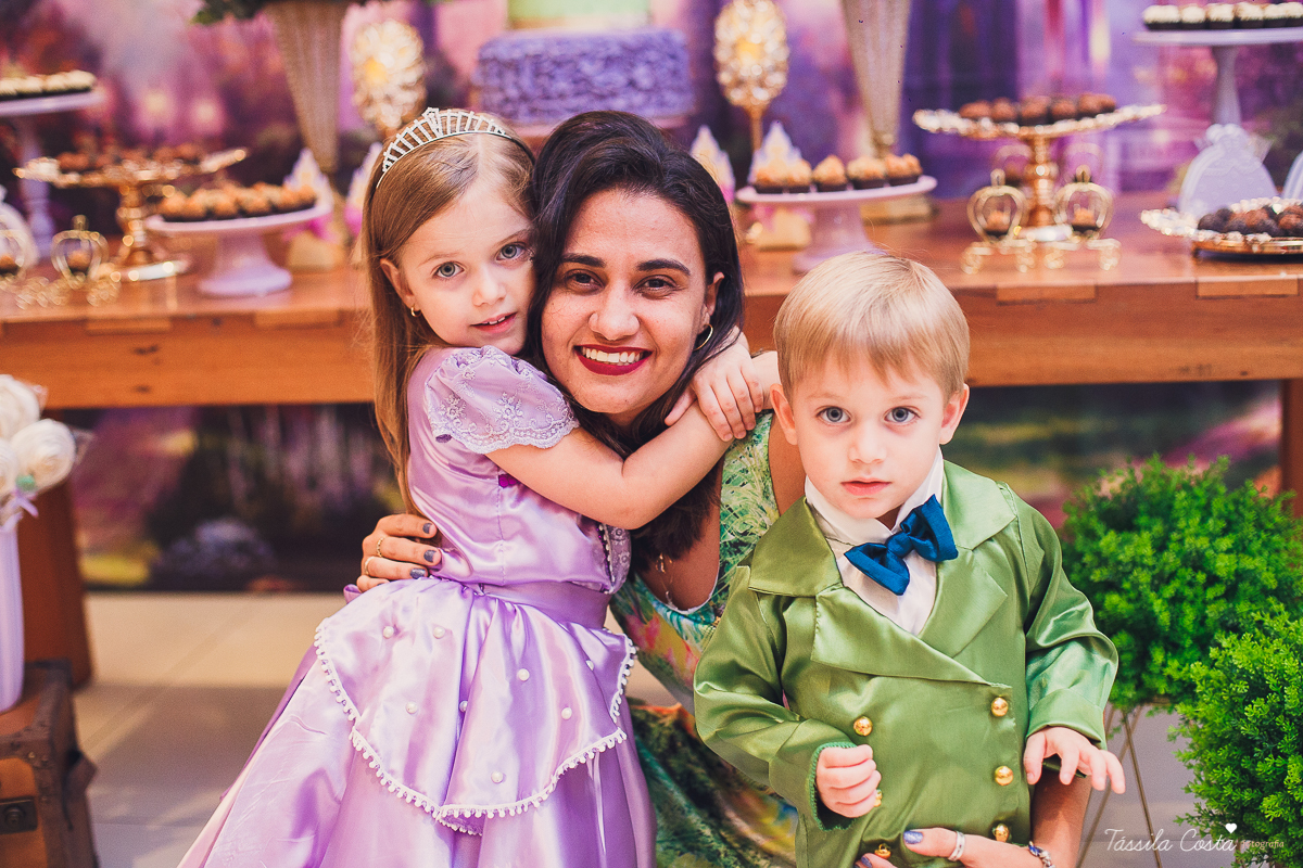 aniversário de 5 anos da princesa Sophia, decoração simples e linda tema princesa Sophia, festa em Vitória ES, festa em prédio, fotografia de aniversário infantil em vitória es, Praia do Canto ES