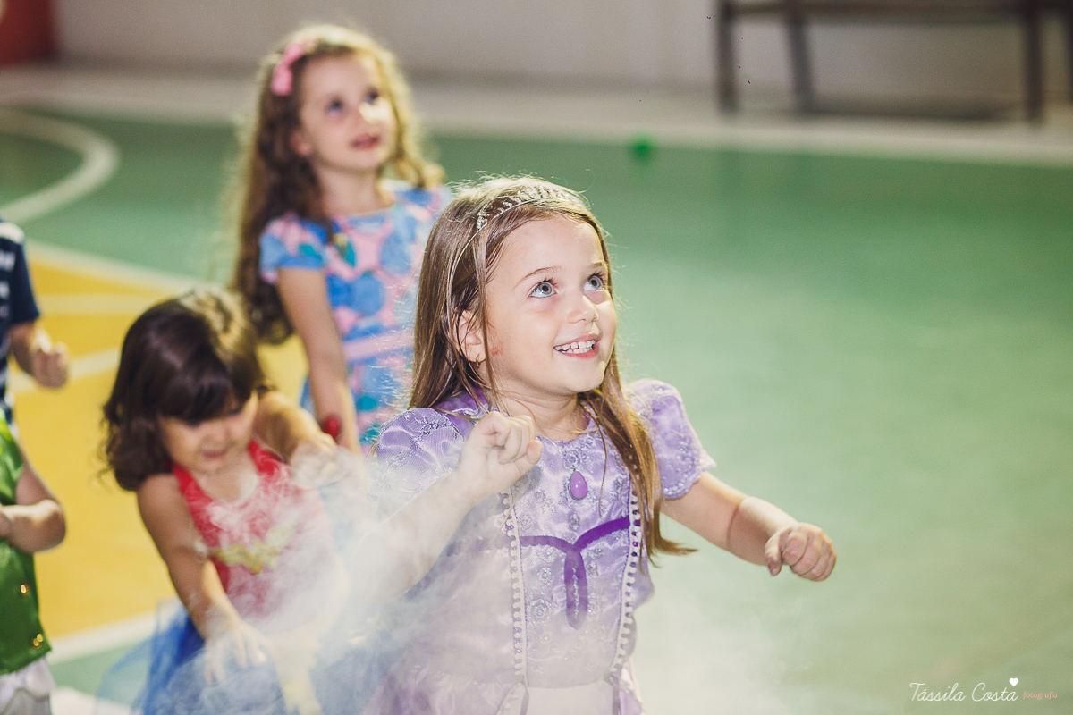 aniversário de 5 anos da princesa Sophia, decoração simples e linda tema princesa Sophia, festa em Vitória ES, festa em prédio, fotografia de aniversário infantil em vitória es, Praia do Canto ES