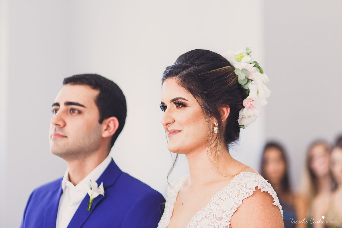 casamento intimista feito na área de lazer do prédio, em jardim da penha, fotografia de casamento em vitória es, bruna e andré, cachorrinho levando as alianças, decoração para mini casamento na hora do almoço 