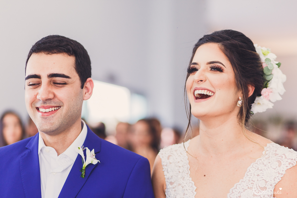 casamento intimista feito na área de lazer do prédio, em jardim da penha, fotografia de casamento em vitória es, bruna e andré, cachorrinho levando as alianças, decoração para mini casamento na hora do almoço 