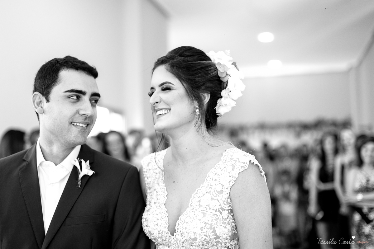 casamento intimista feito na área de lazer do prédio, em jardim da penha, fotografia de casamento em vitória es, bruna e andré, cachorrinho levando as alianças, decoração para mini casamento na hora do almoço 
