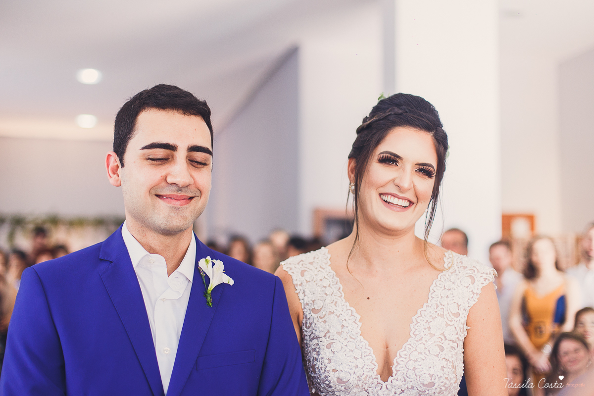 casamento intimista feito na área de lazer do prédio, em jardim da penha, fotografia de casamento em vitória es, bruna e andré, cachorrinho levando as alianças, decoração para mini casamento na hora do almoço 