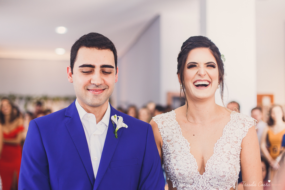 casamento intimista feito na área de lazer do prédio, em jardim da penha, fotografia de casamento em vitória es, bruna e andré, cachorrinho levando as alianças, decoração para mini casamento na hora do almoço 