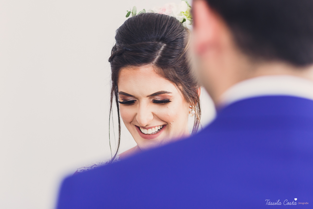 casamento intimista feito na área de lazer do prédio, em jardim da penha, fotografia de casamento em vitória es, bruna e andré, cachorrinho levando as alianças, decoração para mini casamento na hora do almoço 
