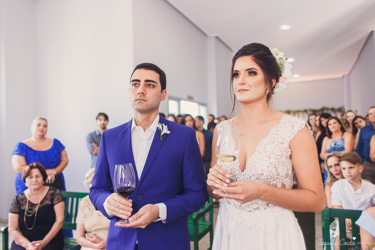 casamento intimista feito na área de lazer do prédio, em jardim da penha, fotografia de casamento em vitória es, bruna e andré, cachorrinho levando as alianças, decoração para mini casamento na hora do almoço 