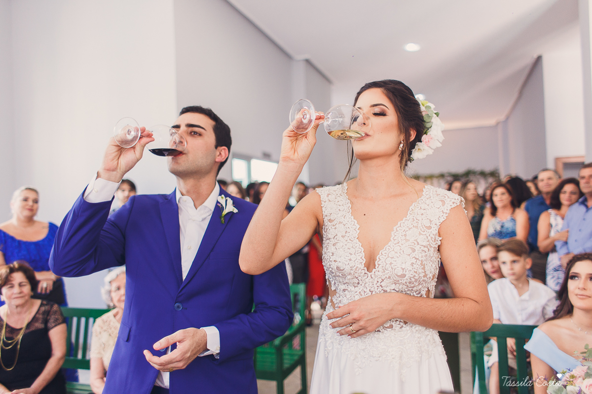 casamento intimista feito na área de lazer do prédio, em jardim da penha, fotografia de casamento em vitória es, bruna e andré, cachorrinho levando as alianças, decoração para mini casamento na hora do almoço 