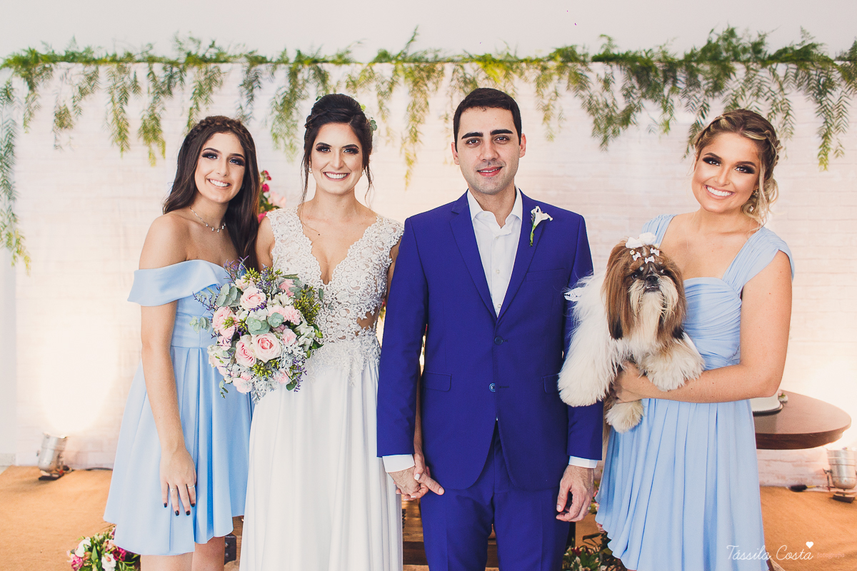 casamento intimista feito na área de lazer do prédio, em jardim da penha, fotografia de casamento em vitória es, bruna e andré, cachorrinho levando as alianças, decoração para mini casamento na hora do almoço 