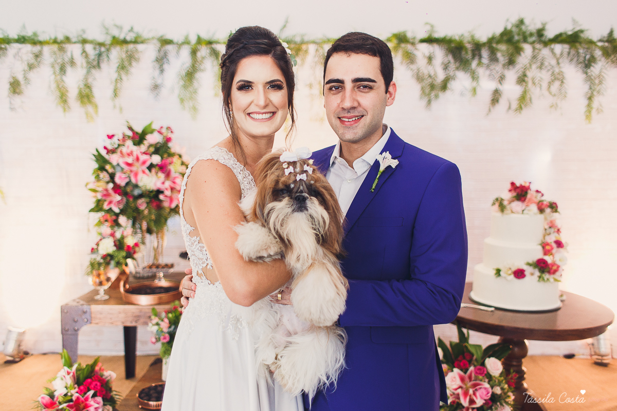 casamento intimista feito na área de lazer do prédio, em jardim da penha, fotografia de casamento em vitória es, bruna e andré, cachorrinho levando as alianças, decoração para mini casamento na hora do almoço 