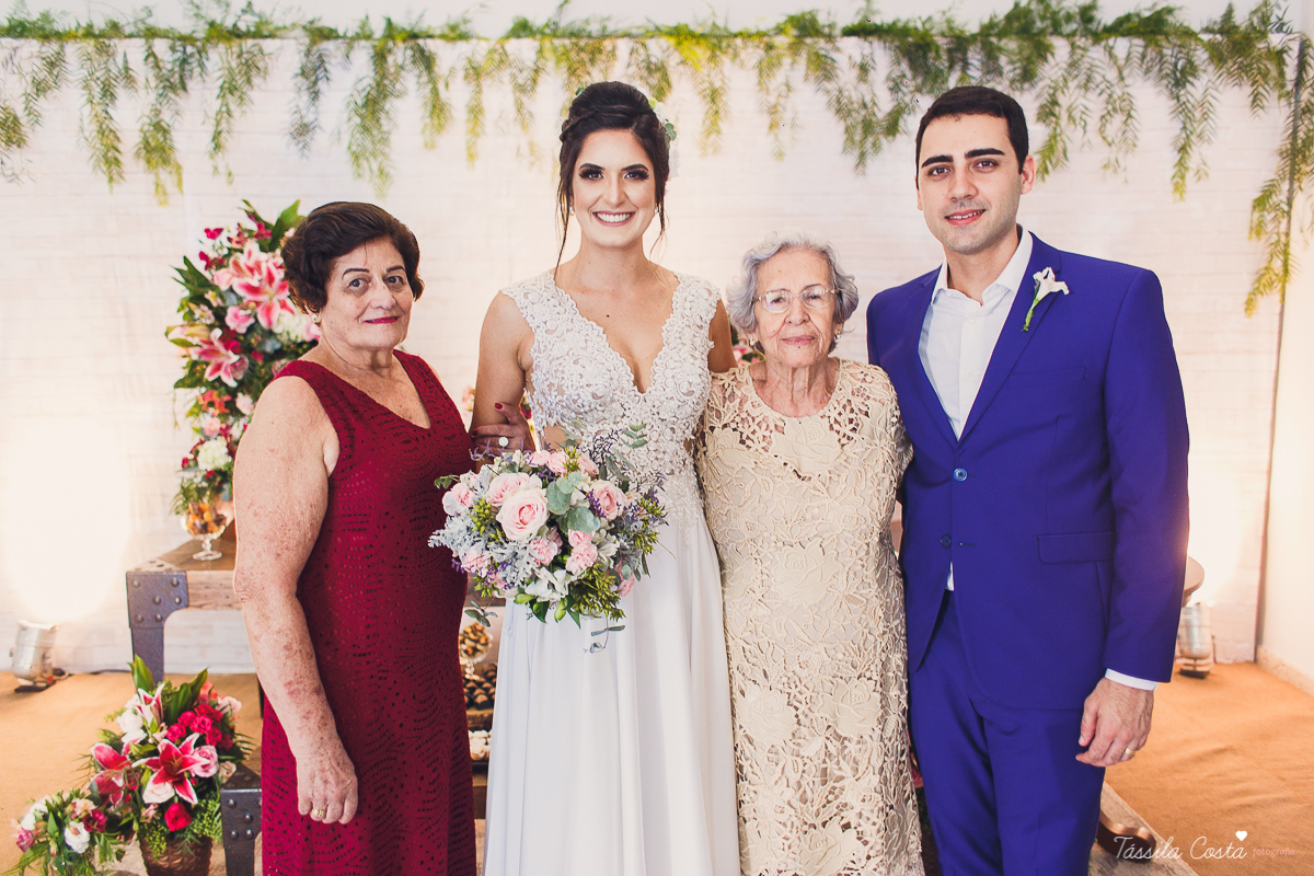 casamento intimista feito na área de lazer do prédio, em jardim da penha, fotografia de casamento em vitória es, bruna e andré, cachorrinho levando as alianças, decoração para mini casamento na hora do almoço 