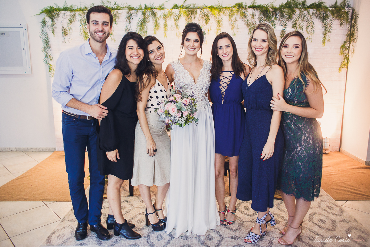 casamento intimista feito na área de lazer do prédio, em jardim da penha, fotografia de casamento em vitória es, bruna e andré, cachorrinho levando as alianças, decoração para mini casamento na hora do almoço 