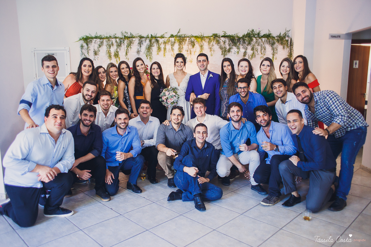 casamento intimista feito na área de lazer do prédio, em jardim da penha, fotografia de casamento em vitória es, bruna e andré, cachorrinho levando as alianças, decoração para mini casamento na hora do almoço 