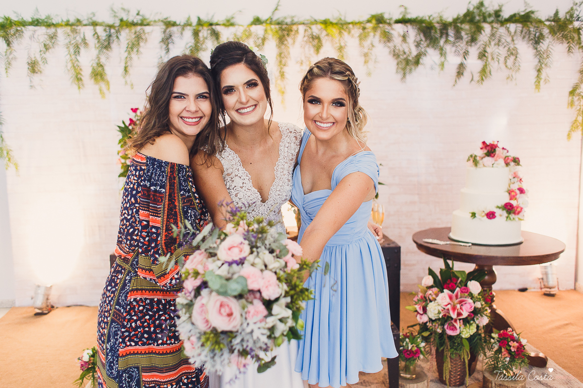 casamento intimista feito na área de lazer do prédio, em jardim da penha, fotografia de casamento em vitória es, bruna e andré, cachorrinho levando as alianças, decoração para mini casamento na hora do almoço 