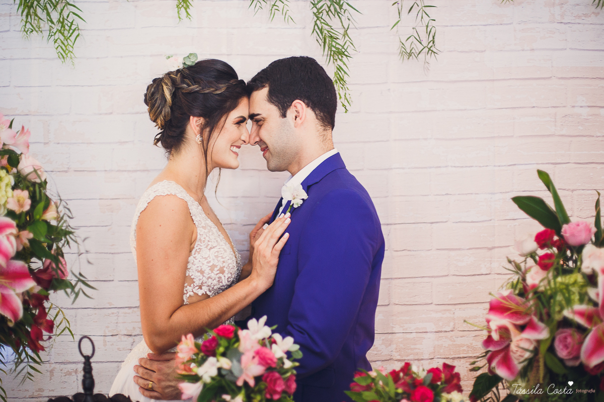 casamento intimista feito na área de lazer do prédio, em jardim da penha, fotografia de casamento em vitória es, bruna e andré, cachorrinho levando as alianças, decoração para mini casamento na hora do almoço 