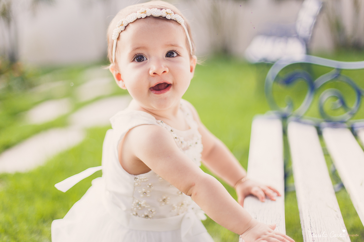 ensaio externo, clara 9 meses, fotos fofas com bebê de 9 meses, mãe de menina, mundo rosa, fotos feitas no condomínio de casas na serra, vitória es, tássila costa fotografia