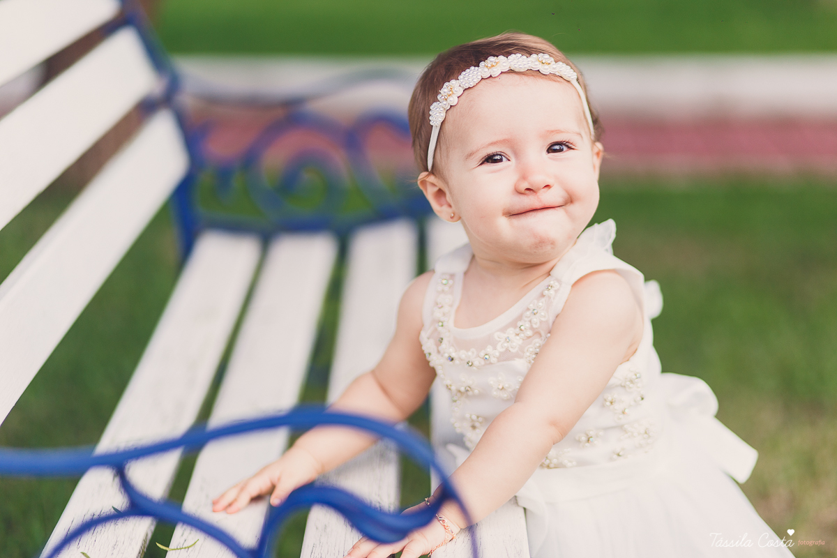 ensaio externo, clara 9 meses, fotos fofas com bebê de 9 meses, mãe de menina, mundo rosa, fotos feitas no condomínio de casas na serra, vitória es, tássila costa fotografia