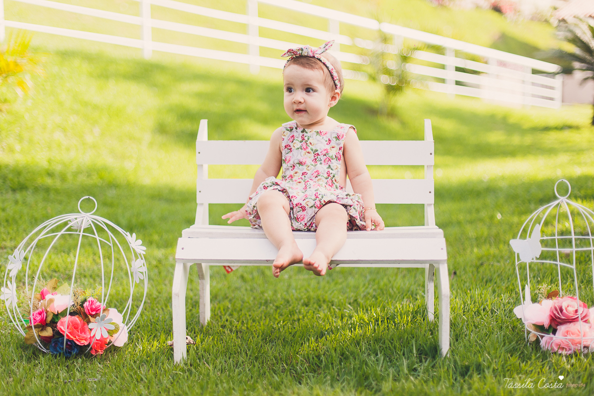 ensaio externo, clara 9 meses, fotos fofas com bebê de 9 meses, mãe de menina, mundo rosa, fotos feitas no condomínio de casas na serra, vitória es, tássila costa fotografia