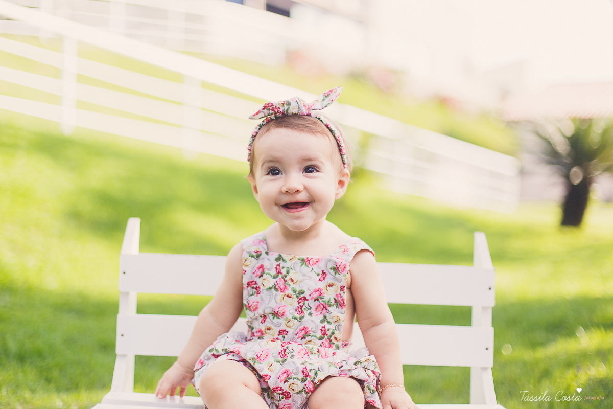 ensaio externo, clara 9 meses, fotos fofas com bebê de 9 meses, mãe de menina, mundo rosa, fotos feitas no condomínio de casas na serra, vitória es, tássila costa fotografia