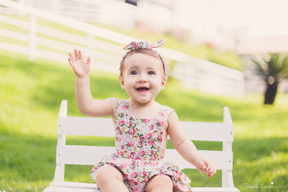 ensaio externo, clara 9 meses, fotos fofas com bebê de 9 meses, mãe de menina, mundo rosa, fotos feitas no condomínio de casas na serra, vitória es, tássila costa fotografia