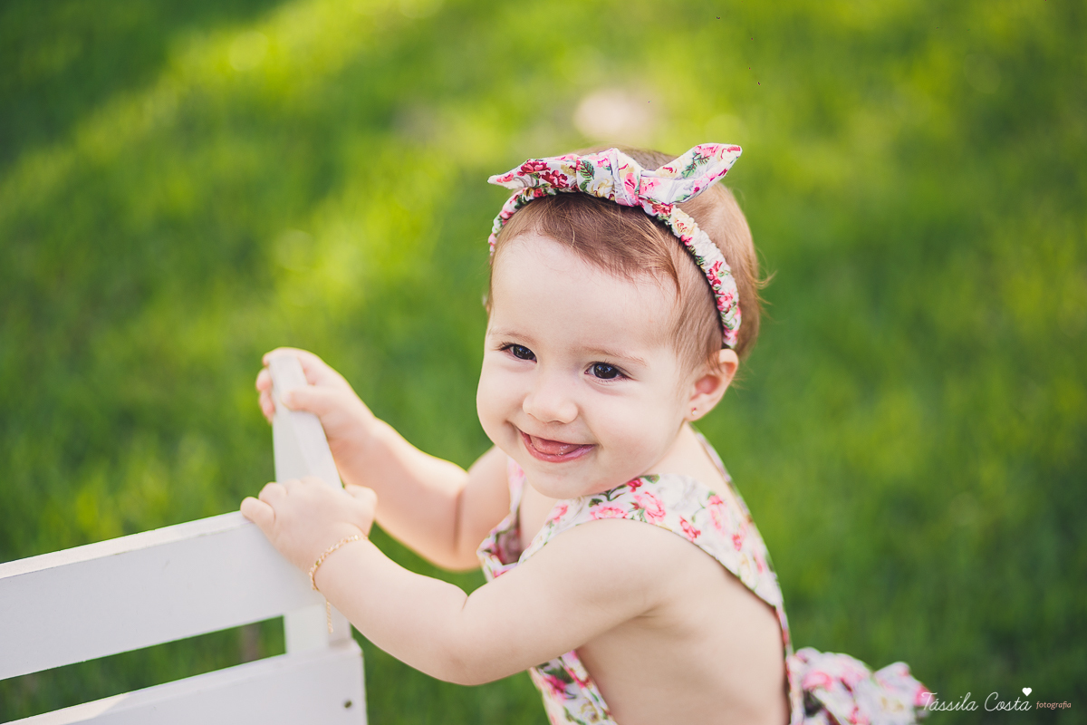 ensaio externo, clara 9 meses, fotos fofas com bebê de 9 meses, mãe de menina, mundo rosa, fotos feitas no condomínio de casas na serra, vitória es, tássila costa fotografia