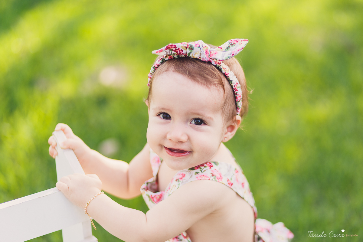 ensaio externo, clara 9 meses, fotos fofas com bebê de 9 meses, mãe de menina, mundo rosa, fotos feitas no condomínio de casas na serra, vitória es, tássila costa fotografia