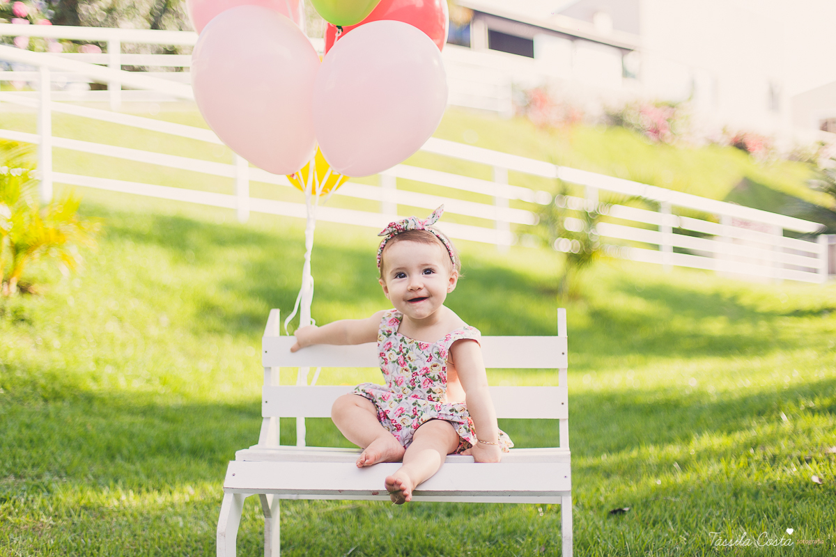 ensaio externo, clara 9 meses, fotos fofas com bebê de 9 meses, mãe de menina, mundo rosa, fotos feitas no condomínio de casas na serra, vitória es, tássila costa fotografia