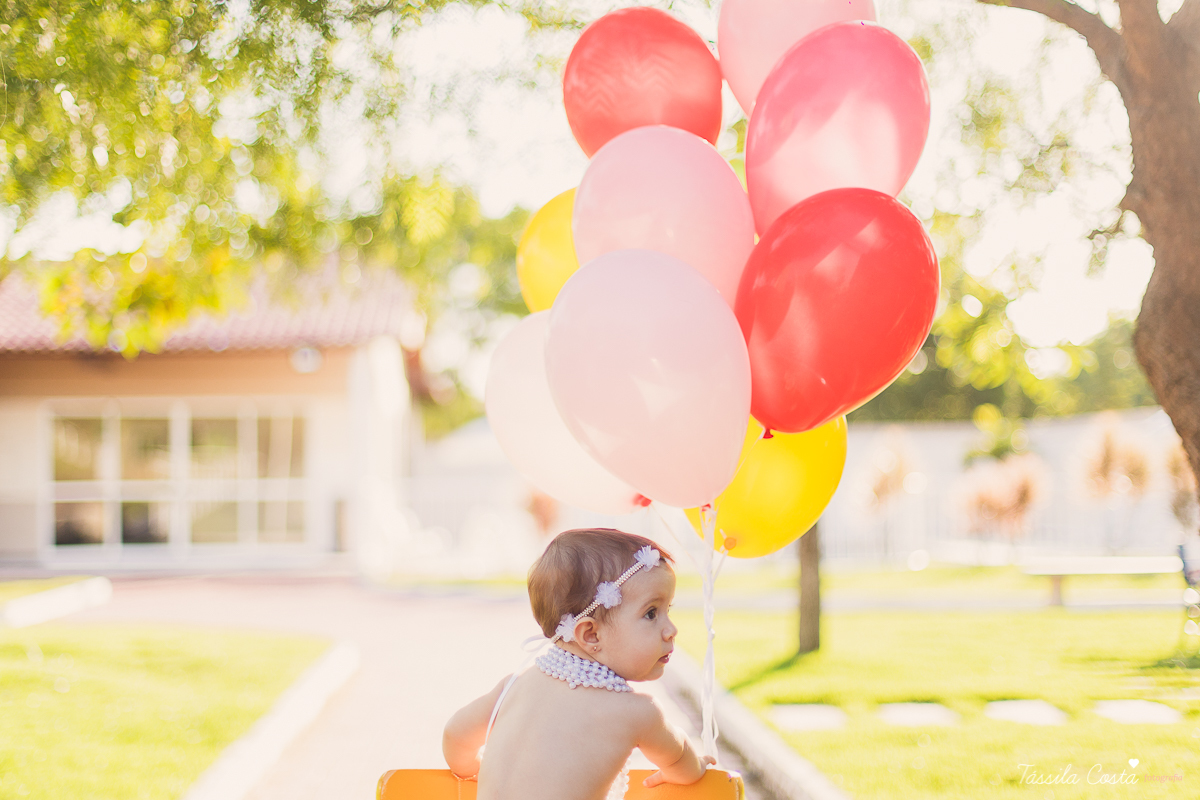 ensaio externo, clara 9 meses, fotos fofas com bebê de 9 meses, mãe de menina, mundo rosa, fotos feitas no condomínio de casas na serra, vitória es, tássila costa fotografia