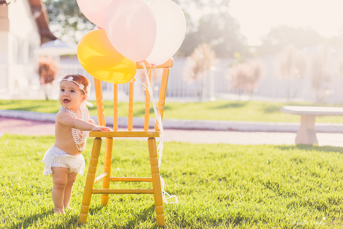 ensaio externo, clara 9 meses, fotos fofas com bebê de 9 meses, mãe de menina, mundo rosa, fotos feitas no condomínio de casas na serra, vitória es, tássila costa fotografia