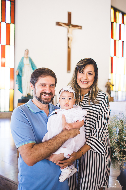 fotografia de batizado em Vitória ES, decoração para batizado, batizado feito na igreja de jardim da penha, vitória es, fotografia de família, fotos lindas de batizado, batizar em vitória es, fotos na missa de batizado, padrinho, madrinha, pais de criação