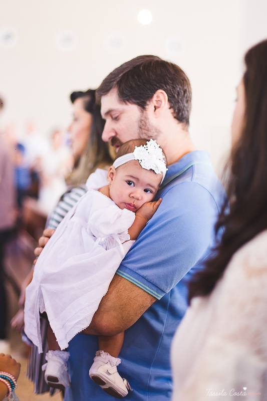 fotografia de batizado em Vitória ES, decoração para batizado, batizado feito na igreja de jardim da penha, vitória es, fotografia de família, fotos lindas de batizado, batizar em vitória es, fotos na missa de batizado, padrinho, madrinha, pais de criação